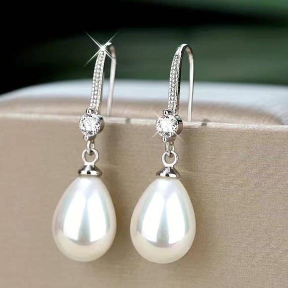 White Water Drop Imitation Pearl Shape Earrings Dangle - Picture 6 of 8